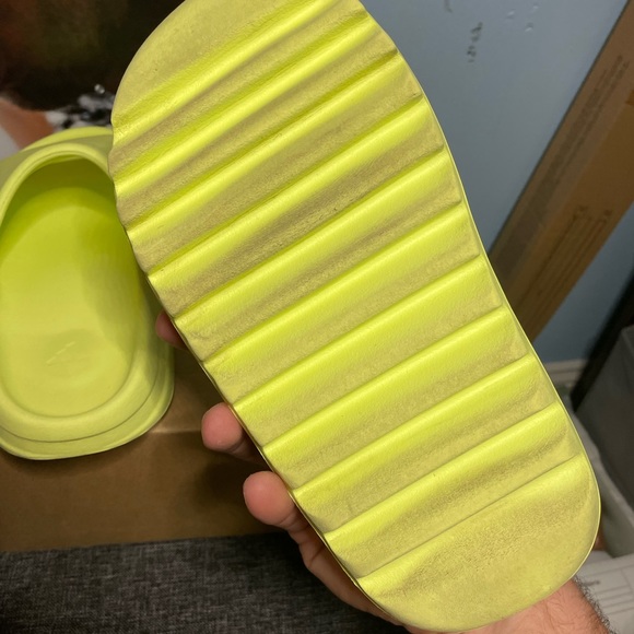 Adidas Yeezy Slide Glow Green - Picture 7 of 9